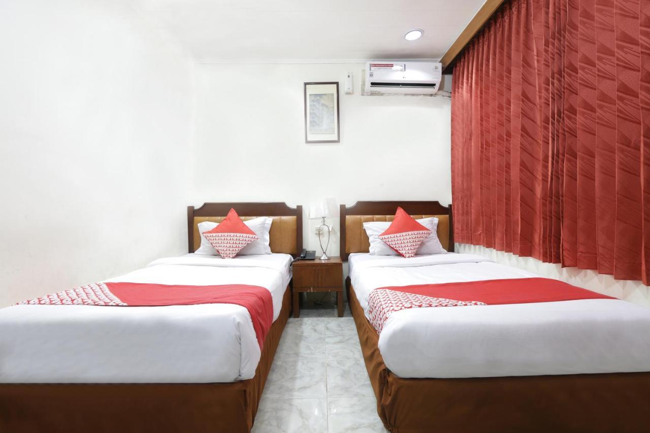 Oyo 108 Hotel Surya Jakarta Exterior photo