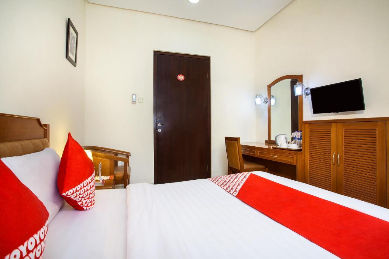 Oyo 108 Hotel Surya Jakarta Exterior photo
