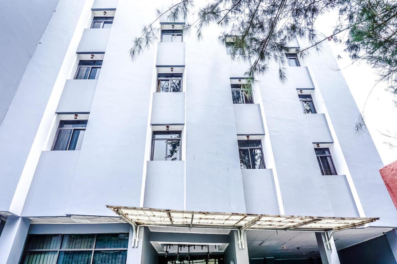 Oyo 108 Hotel Surya Jakarta Exterior photo