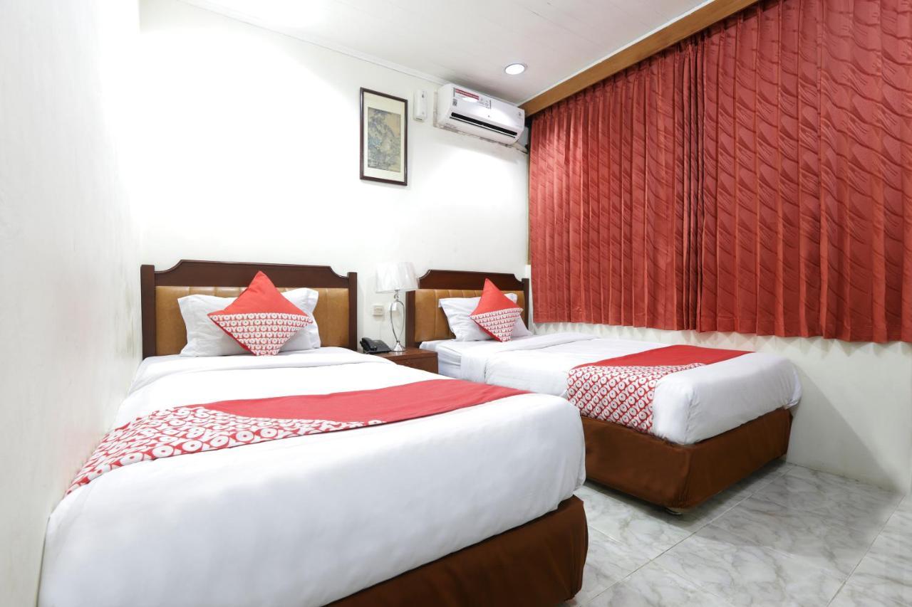 Oyo 108 Hotel Surya Jakarta Exterior photo