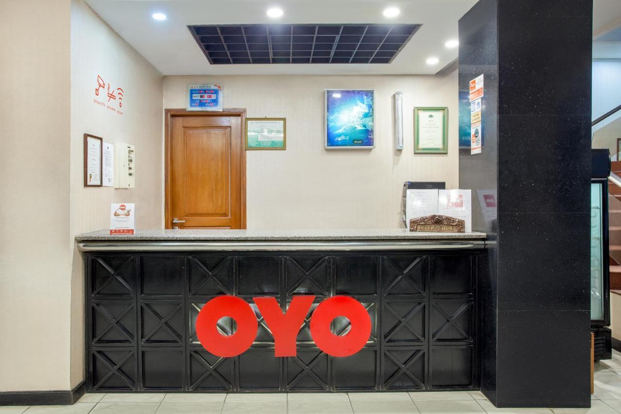 Oyo 108 Hotel Surya Jakarta Exterior photo