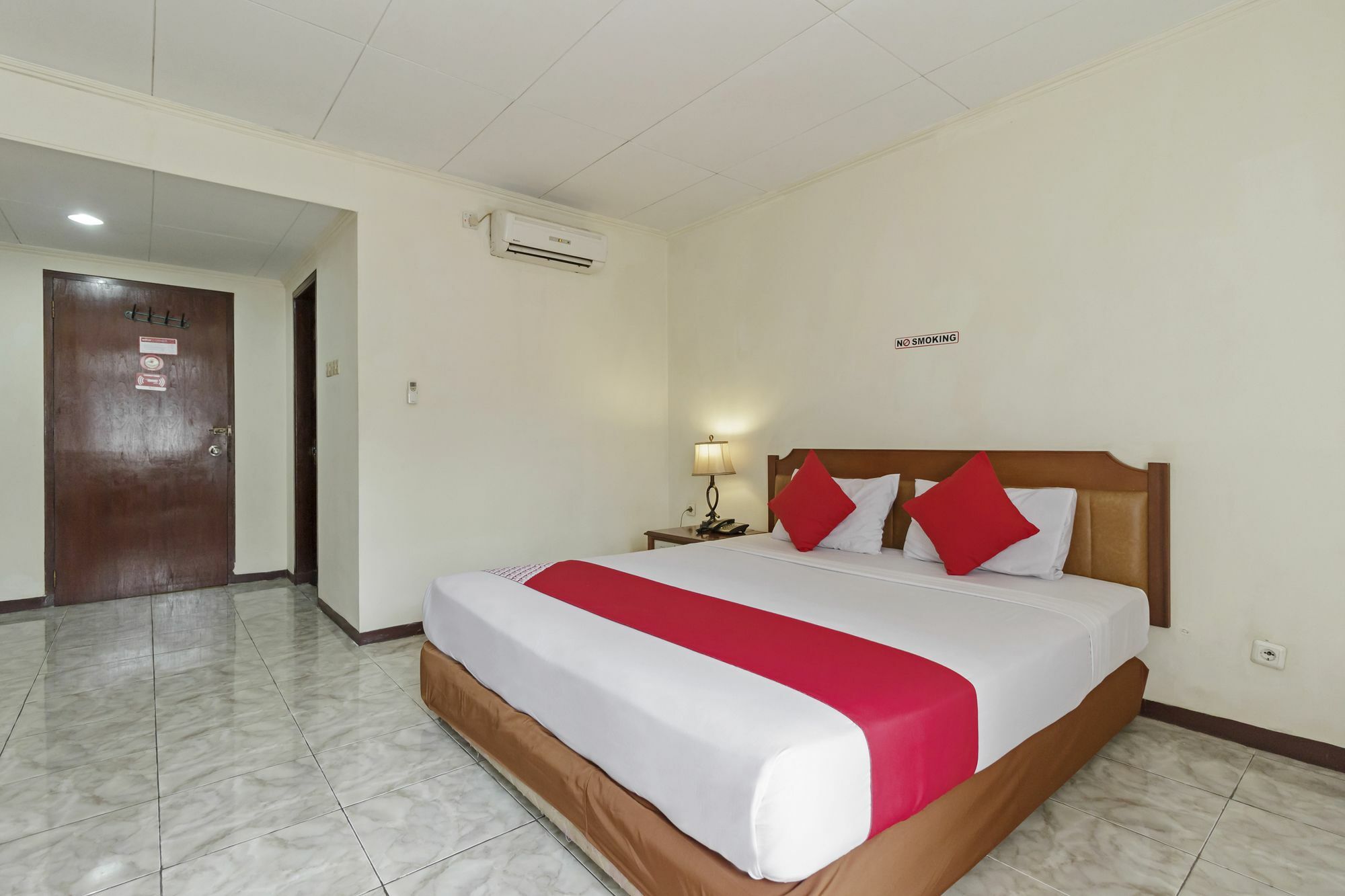 Oyo 108 Hotel Surya Jakarta Exterior photo