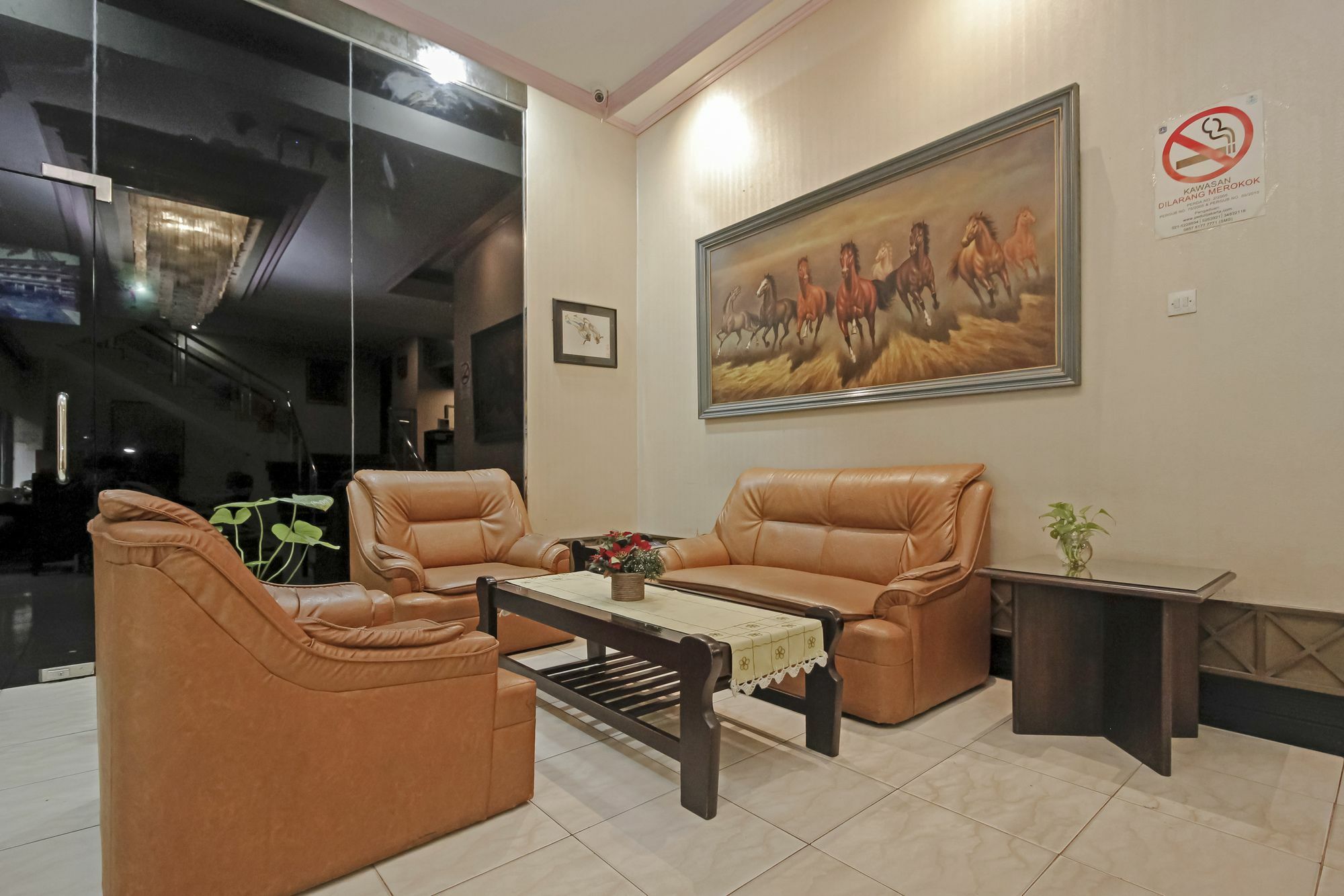 Oyo 108 Hotel Surya Jakarta Exterior photo