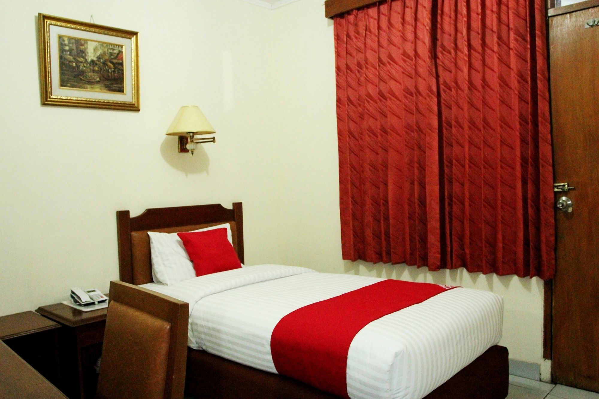Oyo 108 Hotel Surya Jakarta Exterior photo