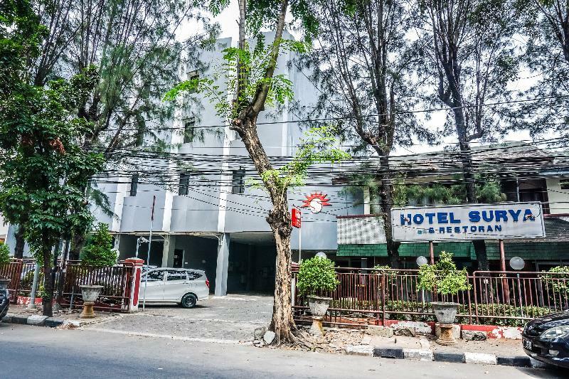 Oyo 108 Hotel Surya Jakarta Exterior photo
